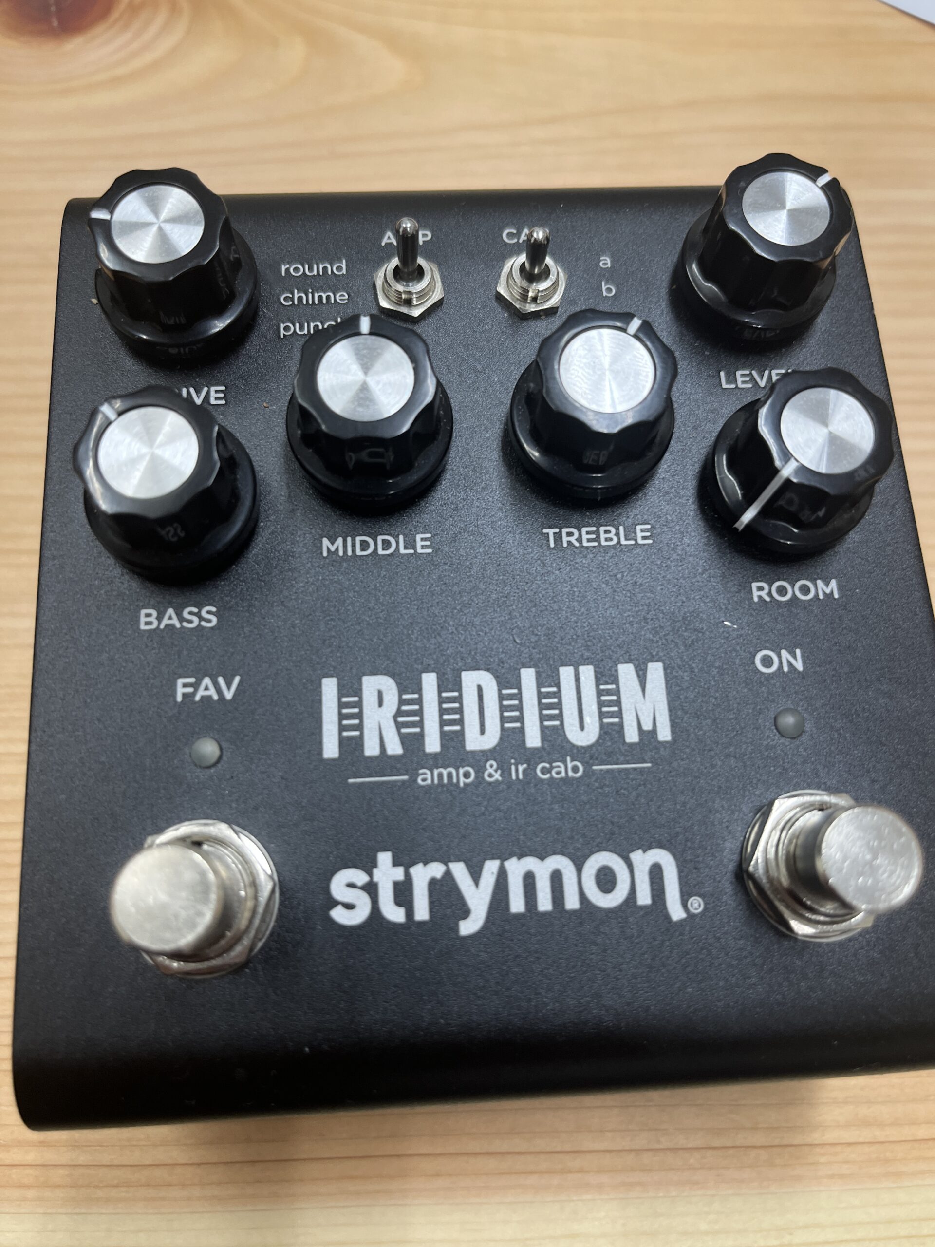 Strymon Iridium 本体（Deluxe Reverb / VOX AC30 / Marshall の3アンプタイプ）
