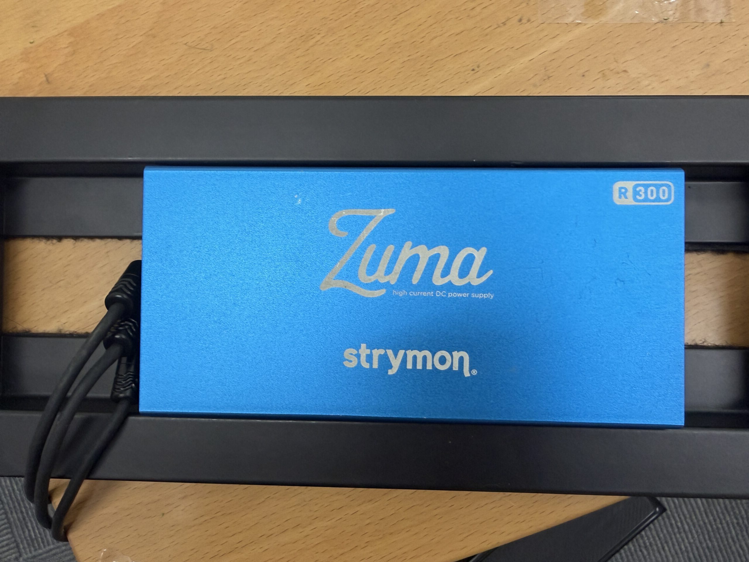 Pedaltrain Nano の裏に仕込んだ Strymon Zuma パワーサプライ