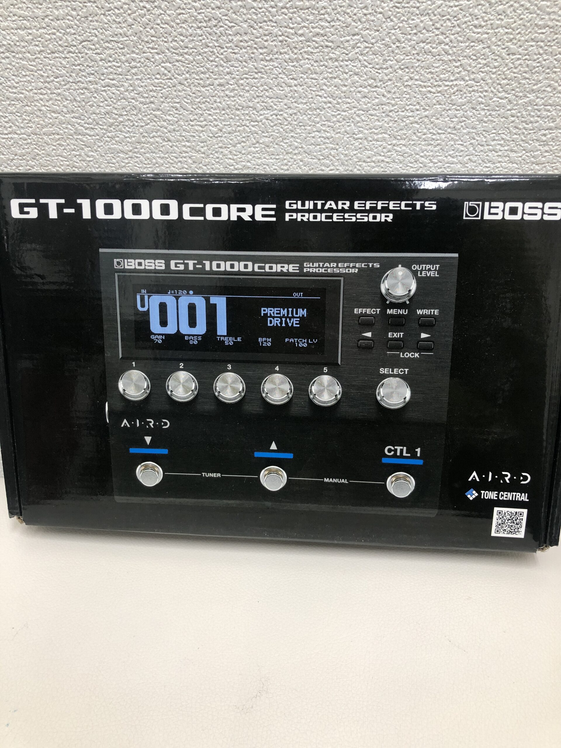 BOSS GT-1000CORE のパッケージ（箱）