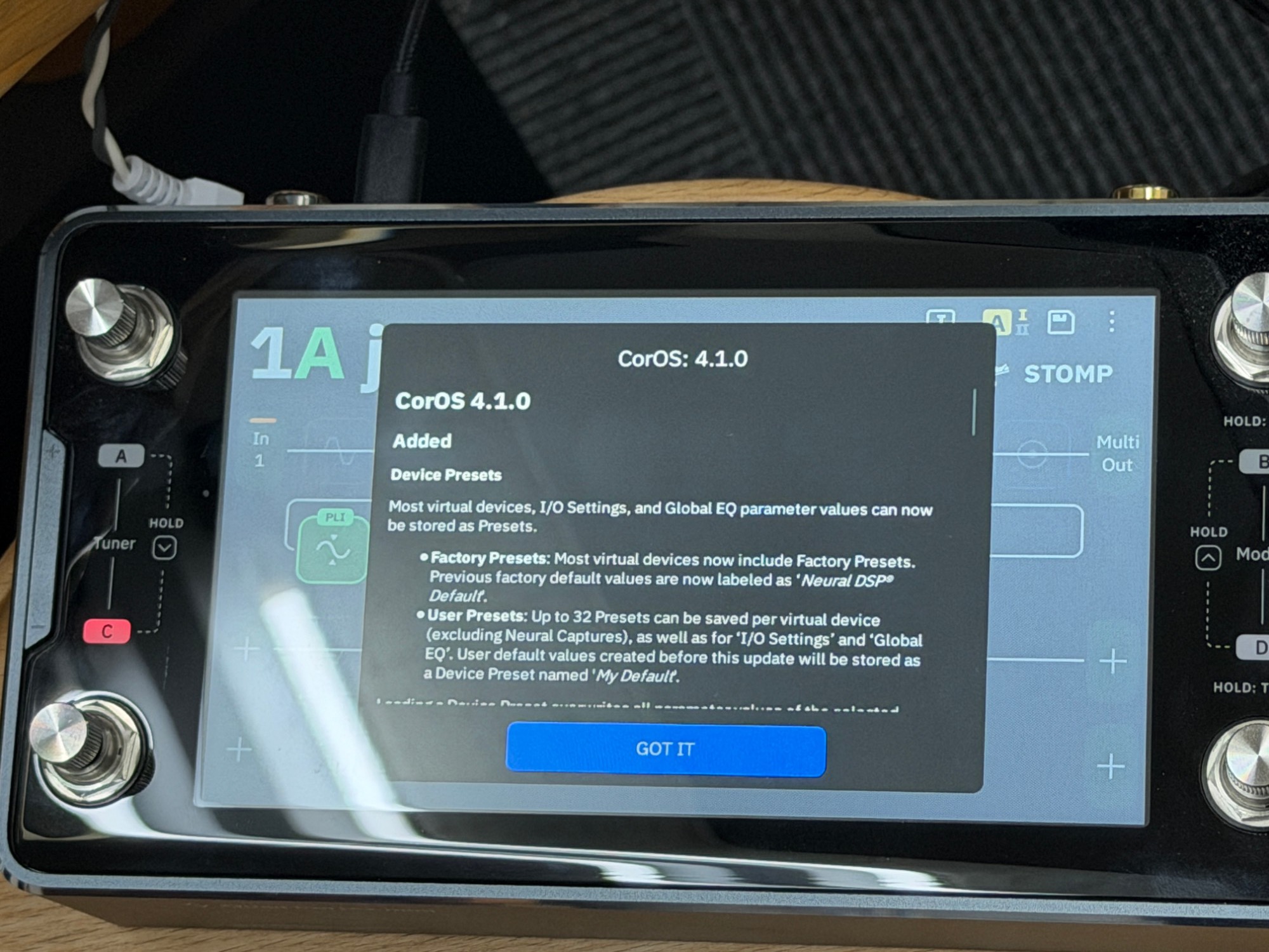 Quad Cortex Mini本体に表示されたCorOS 4.1.0リリースノート画面（大倉ギター教室）